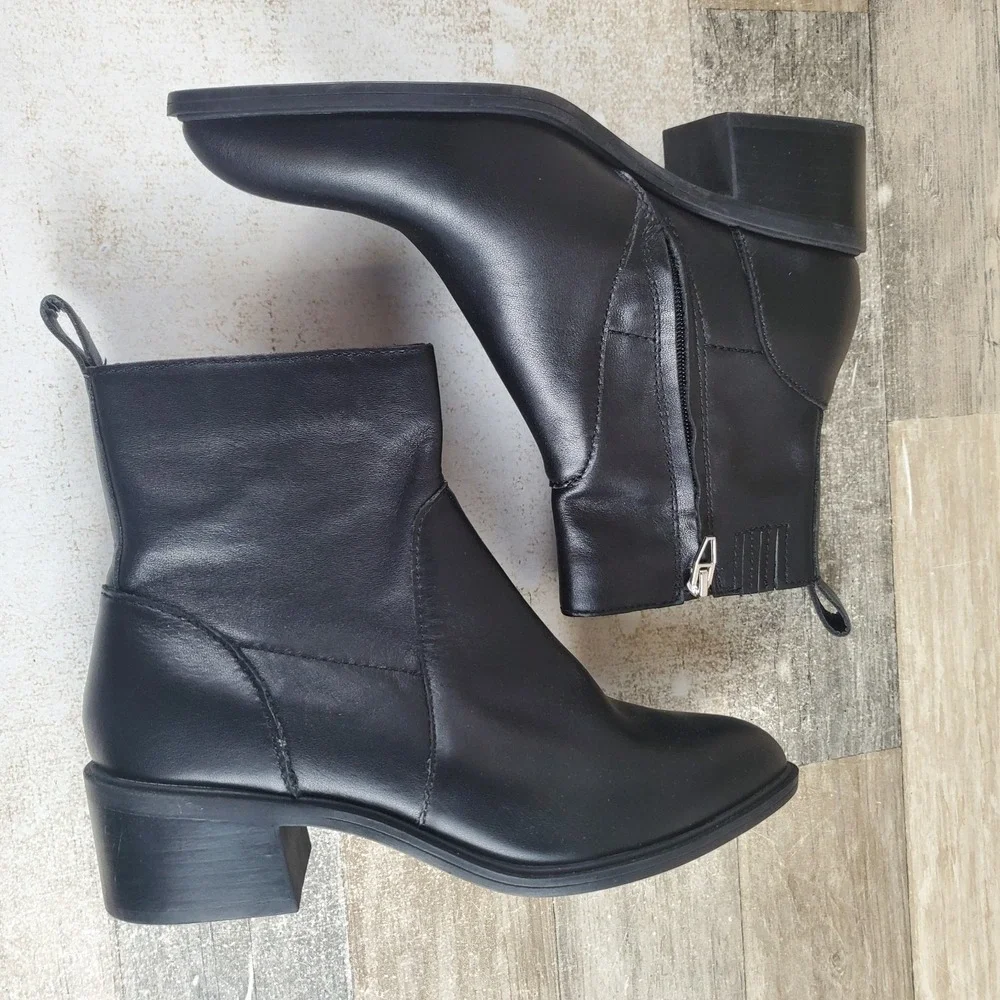 Dolce Vita Bryson Womens Bootie Sz 8.5 W Black Leather Point Toe Zip Ankle